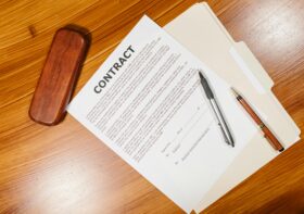 How to Write a Freelance Contract: The Complete Guide With Free Template